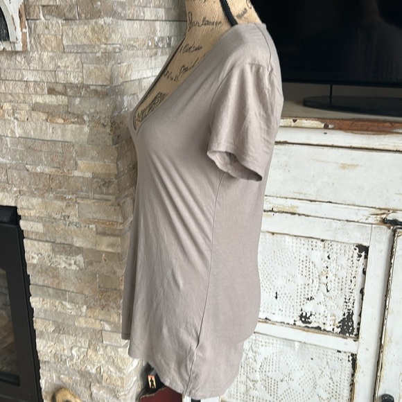 James Perse deep V-neck short sleeve pima cotton basic t-shirt tee taupe tan - Picture 7 of 15